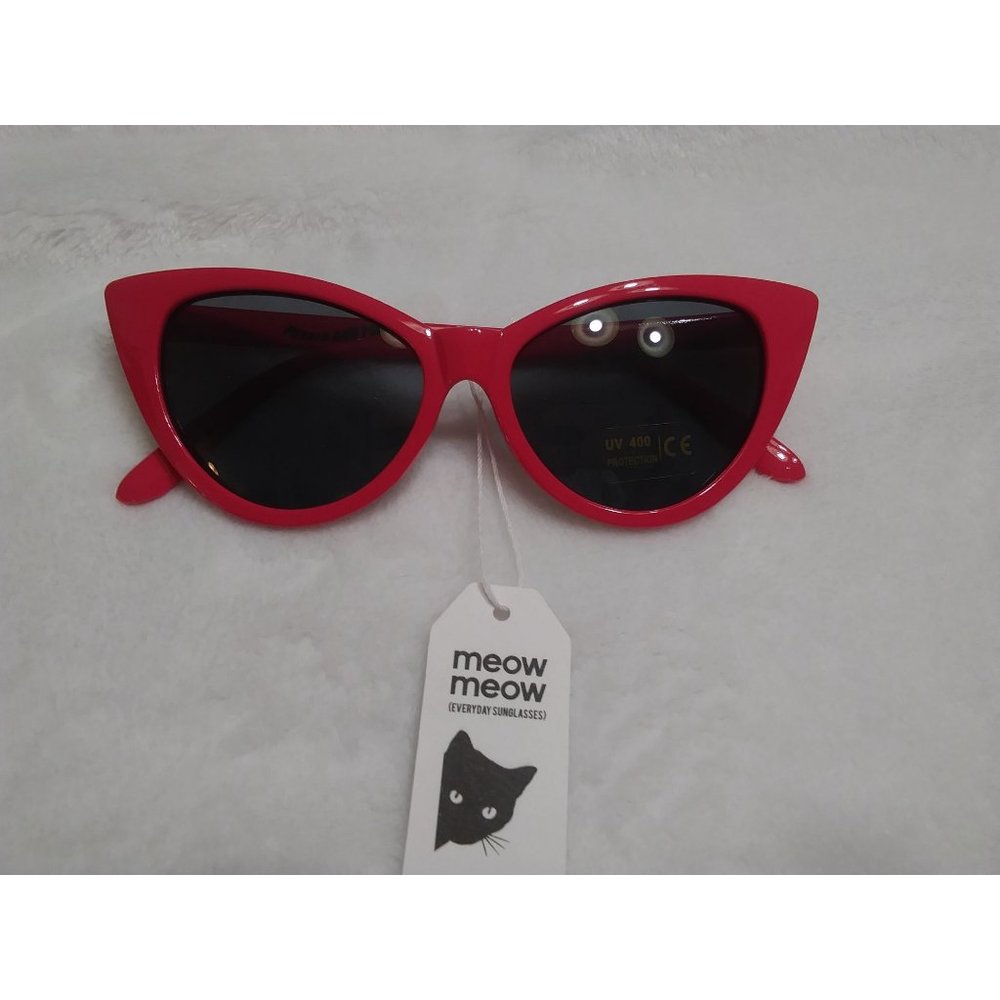Petals & Peacocks Red cat eyes sunglasses